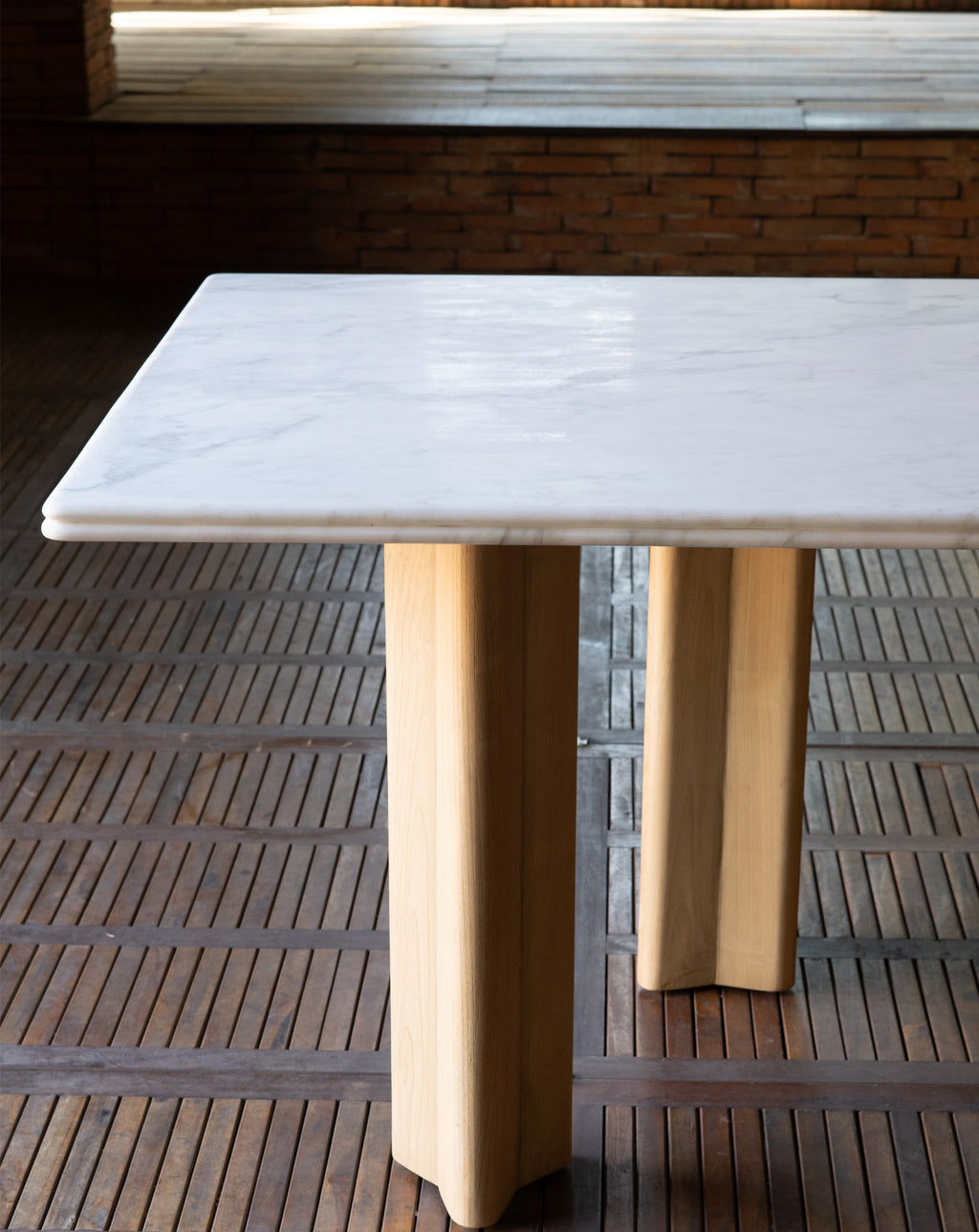 Santa Marina Table Calacatta Arabescato